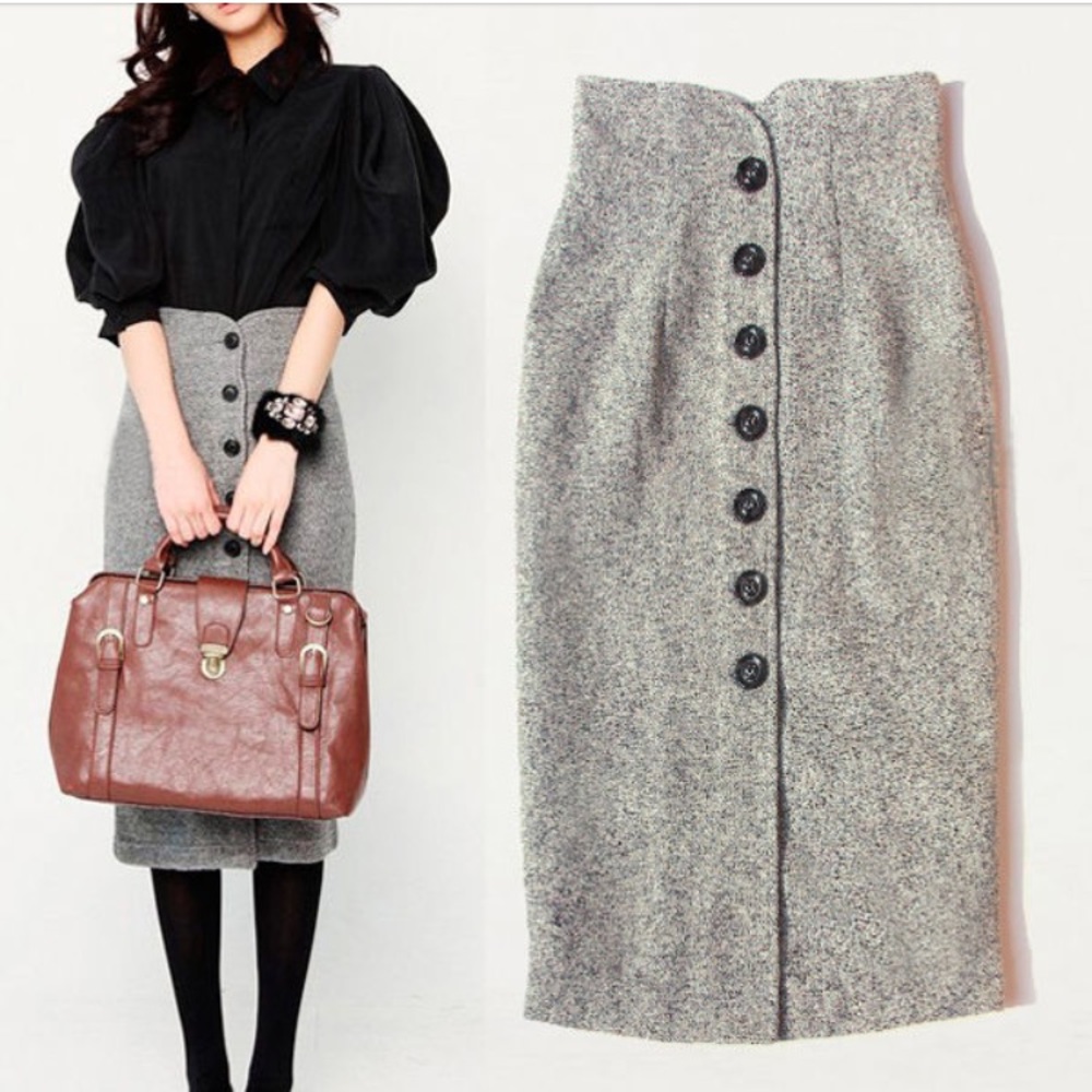 Women’s to the knee grey button down skirt (M)